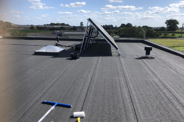 Rcs Cool&protect Dak Met Pv Panelen (2)