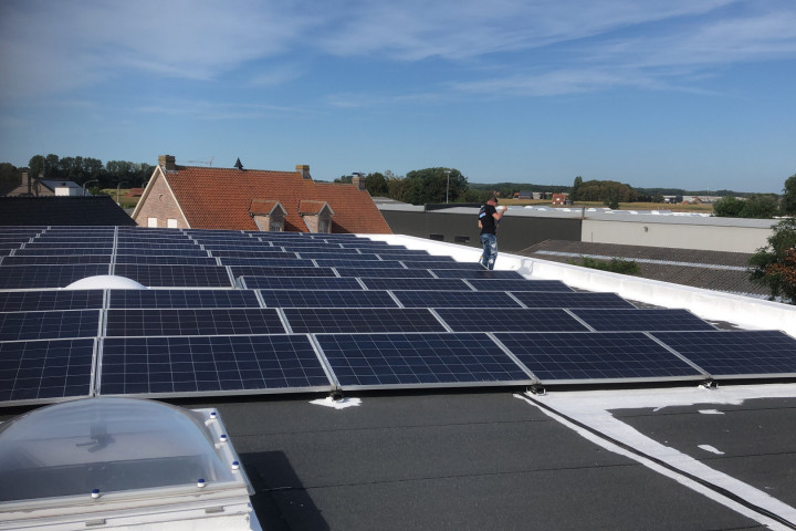 Rcs Cool&protect Dak Met Pv Panelen (3) 2